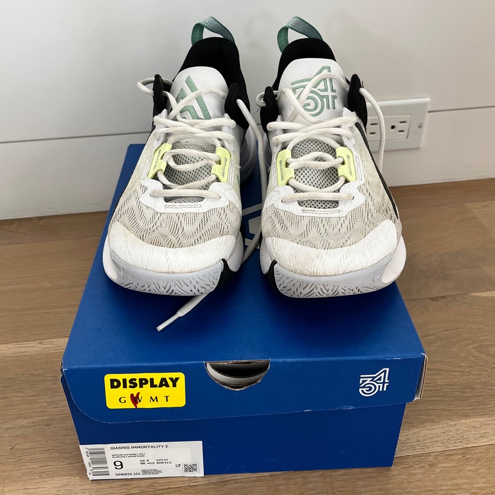 Nike Giannis immortality 2 basketball shoes men’s 9